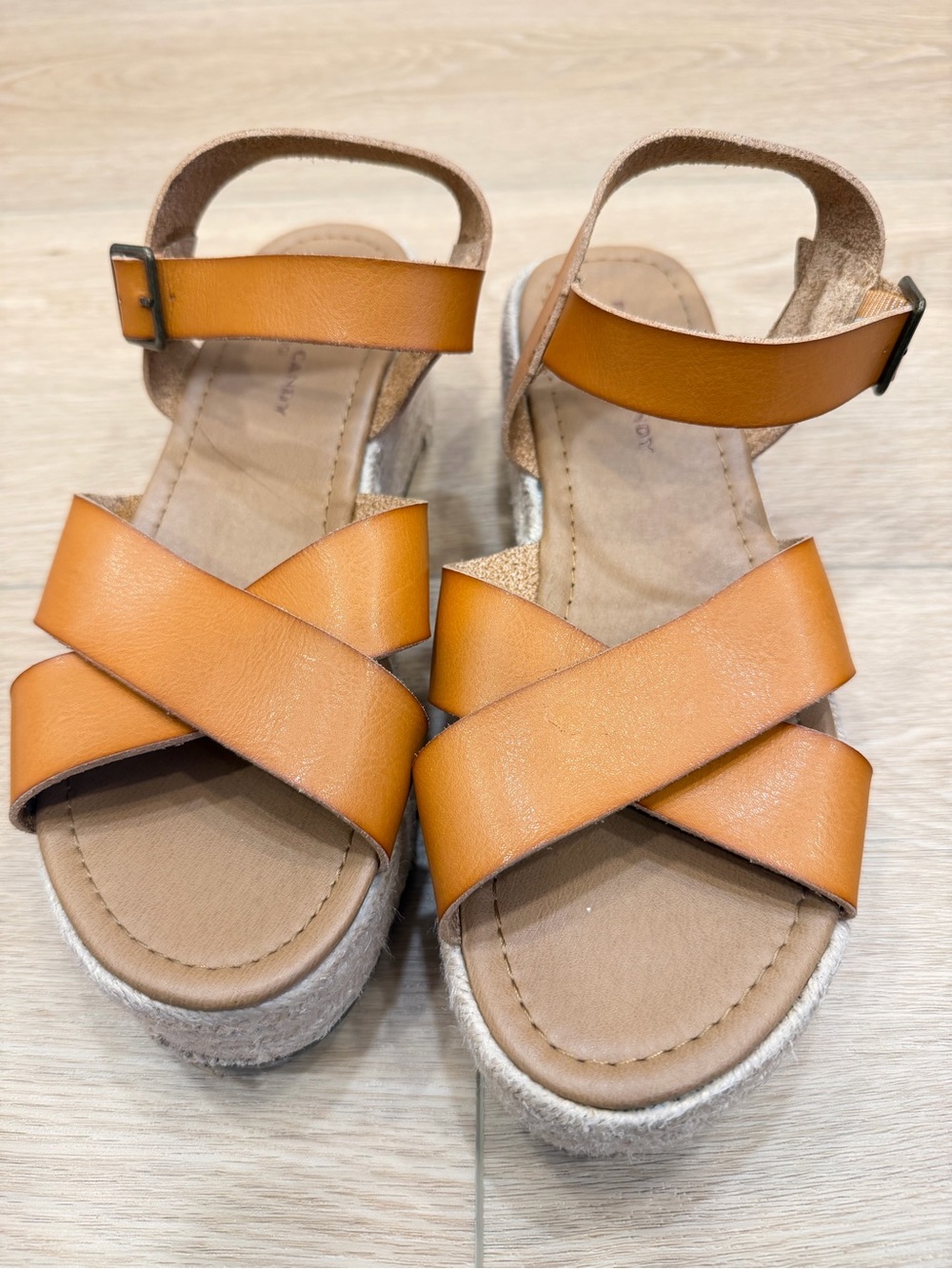 Women’s Crisscross Platform Sandals in Cognac Tan